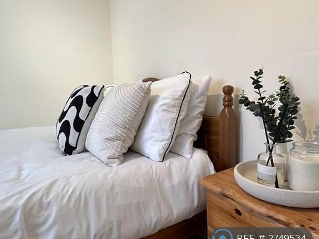 Room for rent in High Field, York