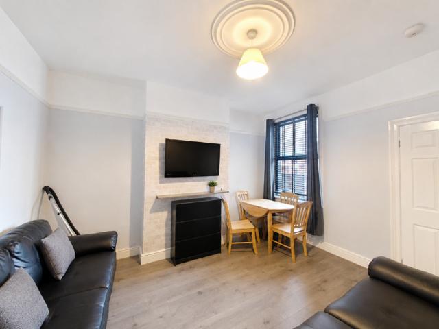 Room for rent in Elmfield, Leicestershire