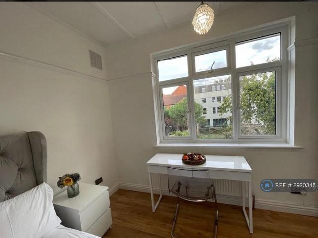 Room for rent in London Borough of Merton, Greater London