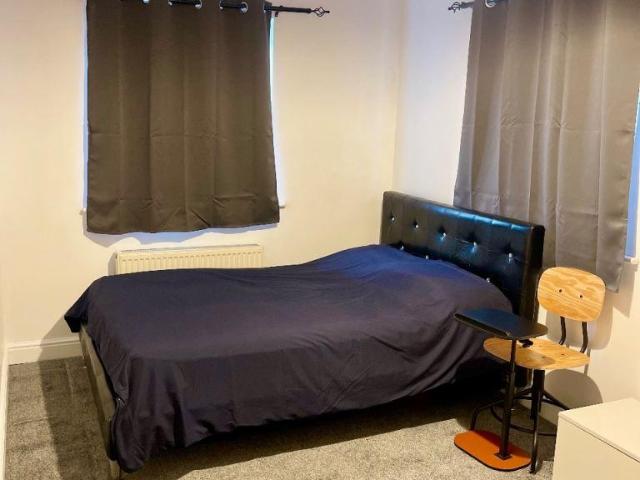 Room for rent in Rhodes, Burnedge