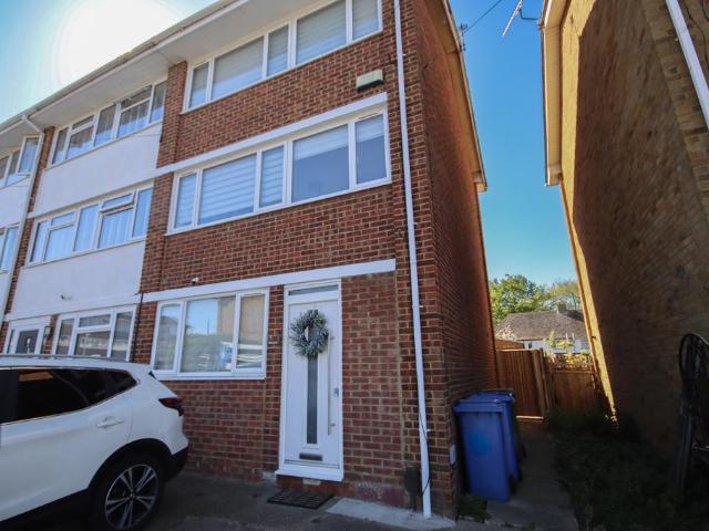 Room for rent in Regent Quay, Oad Street