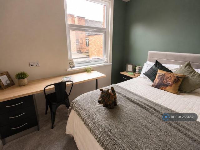 Room for rent in Aylestone Park, Old Wharf