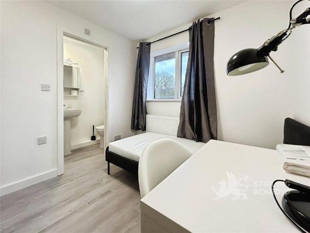 Room for rent in Westborough, Surrey