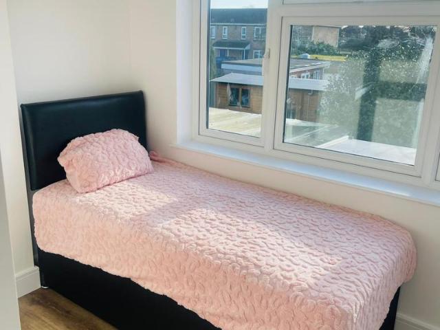 Room for rent in Hayes, Greater London