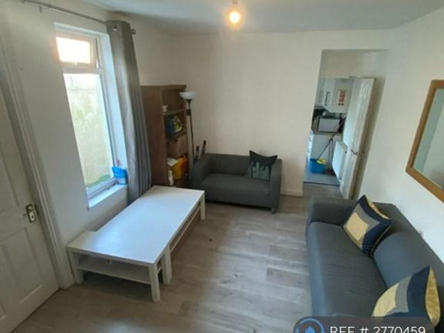Room for rent in Falcon Lodge, Wales