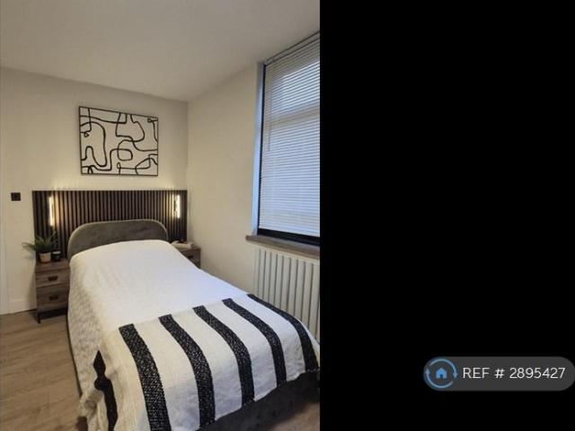 Room for rent in Outwood Gate, Bury