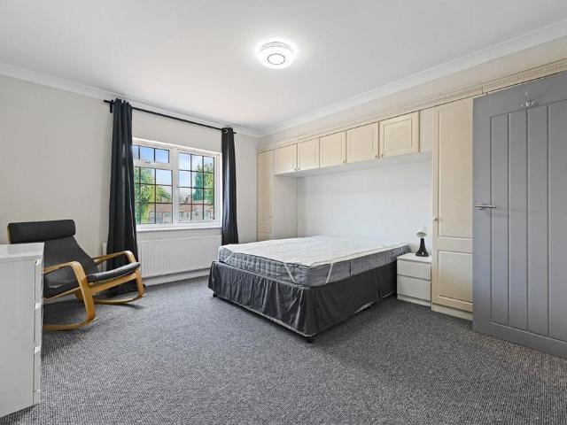 Room for rent in London Borough of Ealing, Greenford