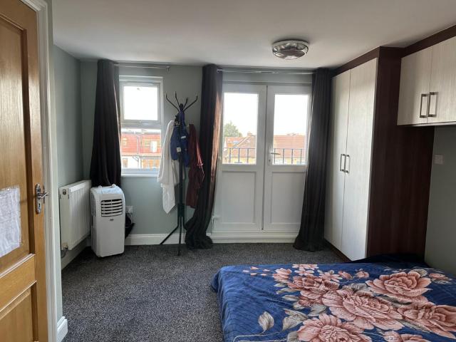 Room for rent in Little Heath, Goodmayes