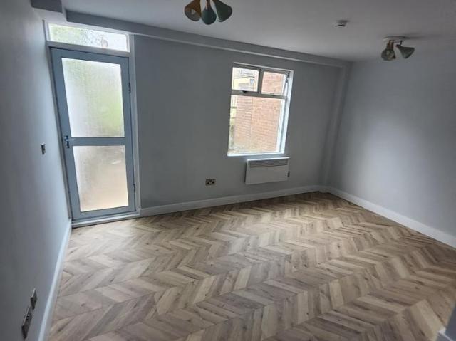 Room for rent in Ringlestone, Midway