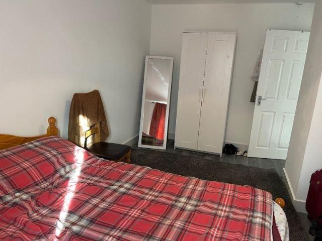 Room for rent in Ernesford Grange, West Midlands