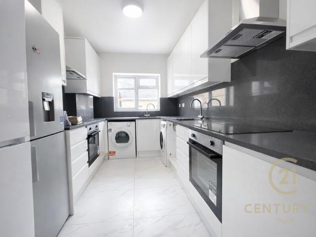 Room for rent in Surbiton, Greater London