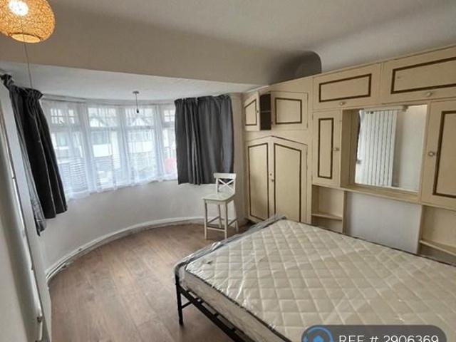 Flat for rent in Wealdstone, Greater London