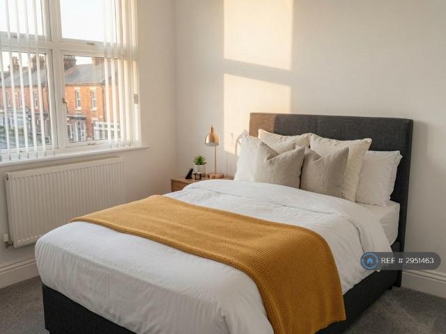 Room for rent in Barton upon Irwell, Salford