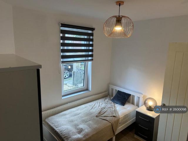 Room for rent in Bull Farm, Potters Corner