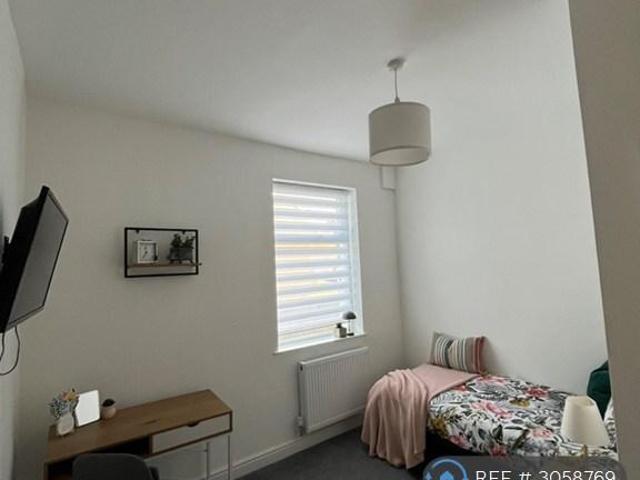 Room for rent in Cowhill, Oldham