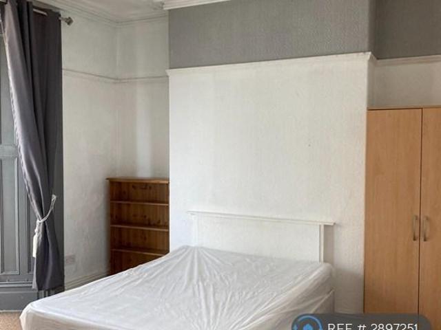 Room for rent in Nangreaves, Wales
