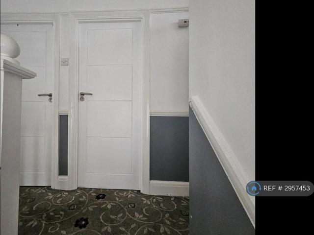 Room for rent in Seven Kings, Greater London