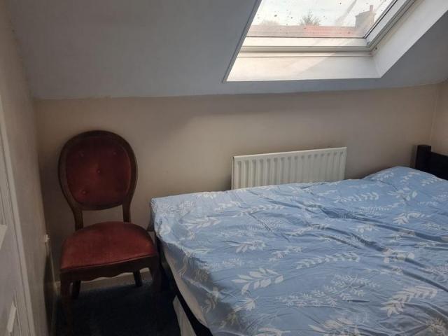 Room for rent in London Borough of Merton, Mitcham