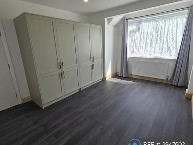 Room for rent in South Chingford, Greater London