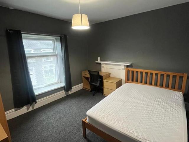 Room for rent in Pontypridd, Wales