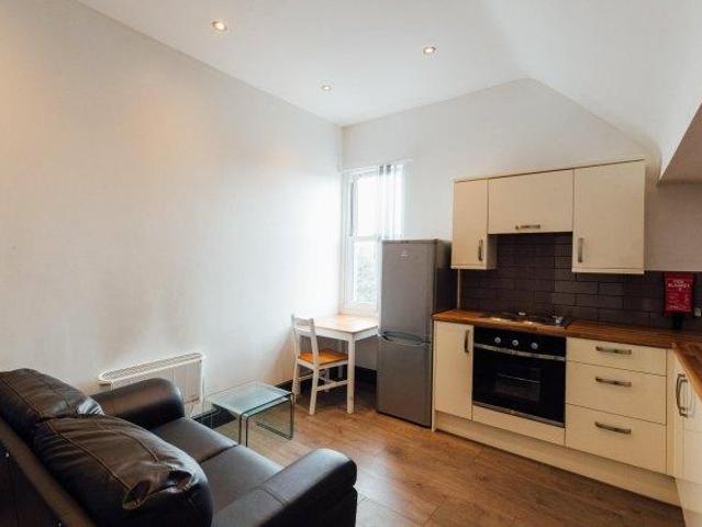 Room for rent in Elmfield, Leicestershire