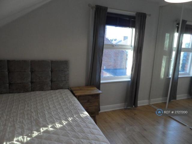Room for rent in Elmfield, Leicestershire