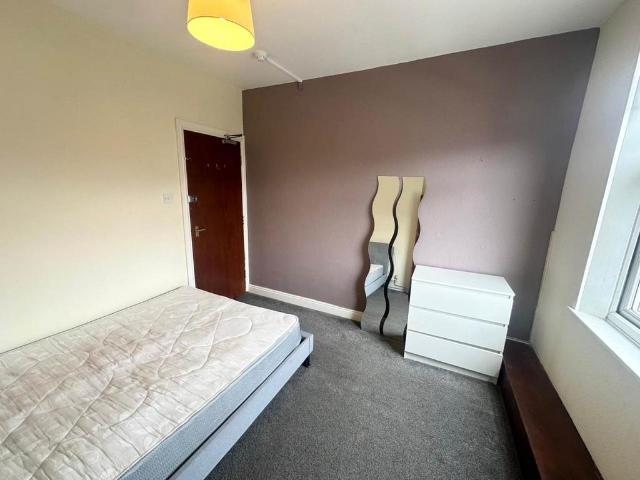 Room for rent in Burley, West Yorkshire
