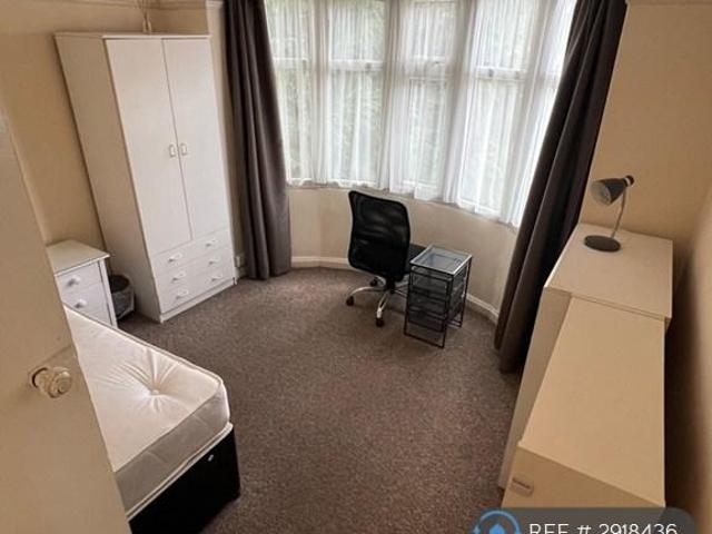 Room for rent in Lenton Abbey, Haddon