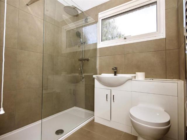 Room for rent in Westborough, Surrey