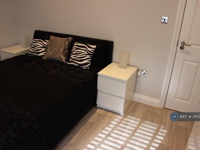 Room for rent in London Borough of Lewisham, Ladywell