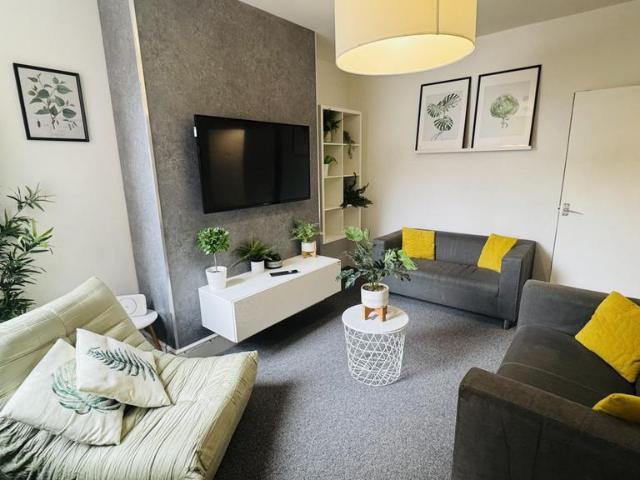 Room for rent in Northgate Village, Two Mills
