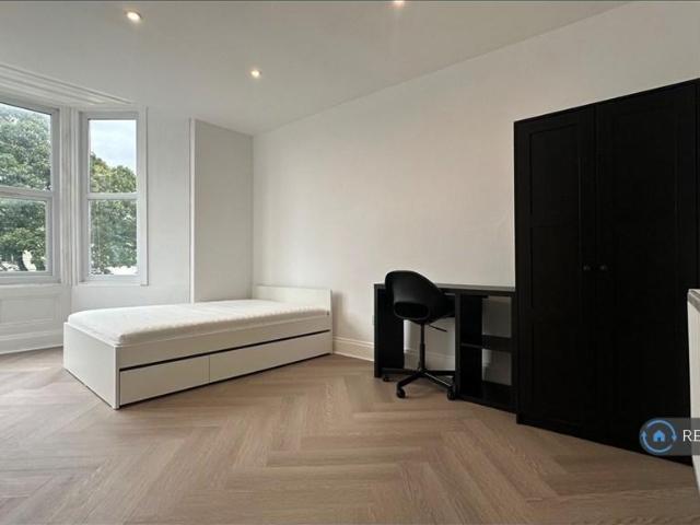 Room for rent in Elm Park, Calderstones