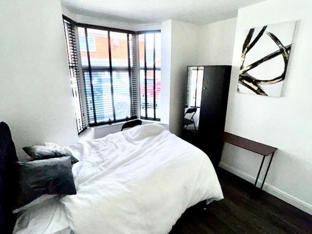 Room for rent in Fenside, Boston
