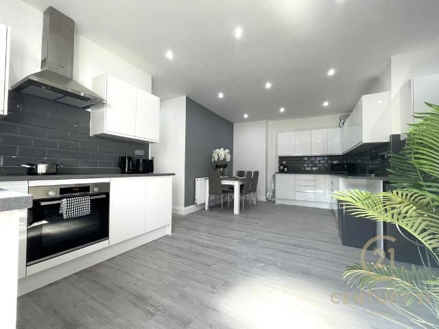 Room for rent in Berrylands, Greater London
