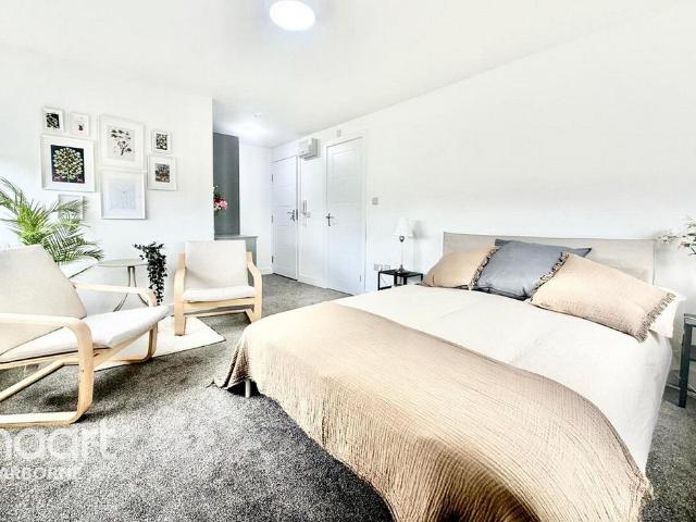 Room for rent in Langley Green, West Midlands