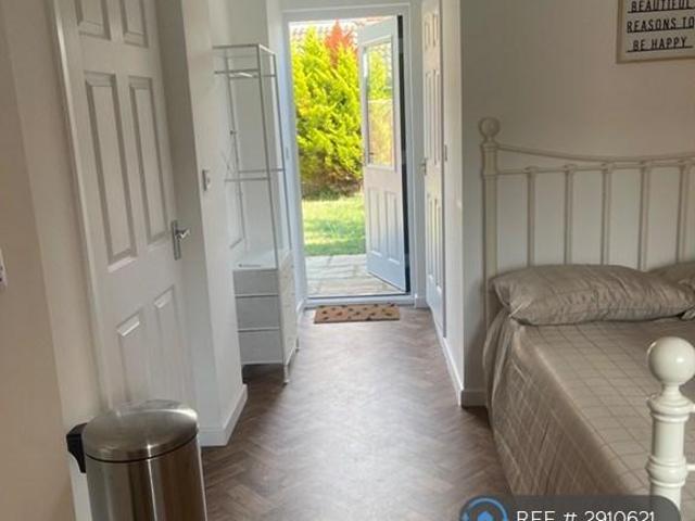 Flat for rent in Langford Village, Evershot