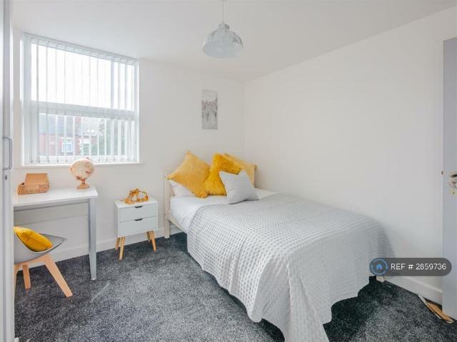 Room for rent in Ball Hill, West Midlands