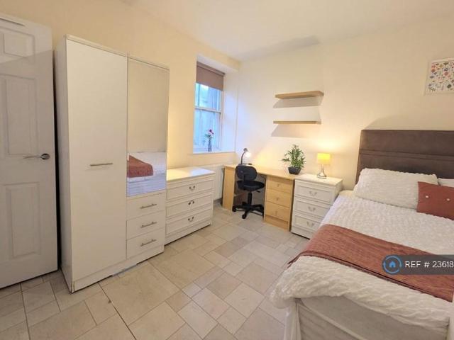 Room for rent in Dumfries, Scotland