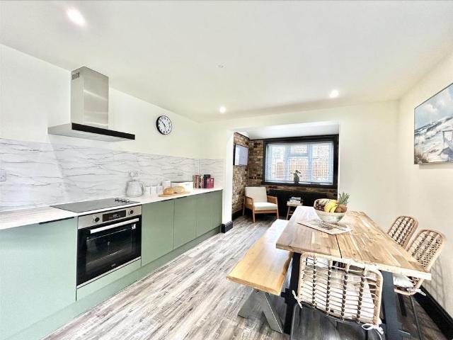 Room for rent in Southend City Centre Neighbourhood, Alton Barnes