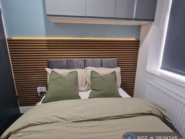 Room for rent in Burnedge, Greater Manchester