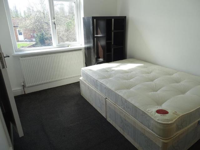 Room for rent in London Borough of Ealing, Greenford