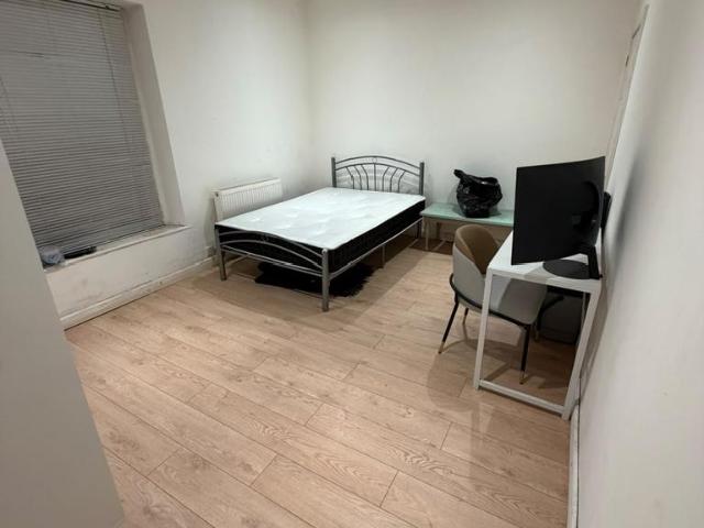 Room for rent in Milnshaw, Backburn