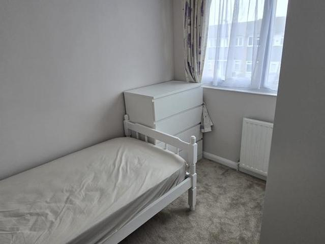 Room for rent in Elm Park, Greater London