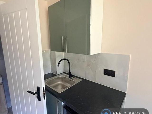 Room for rent in Blackwater and Hawley, Hart