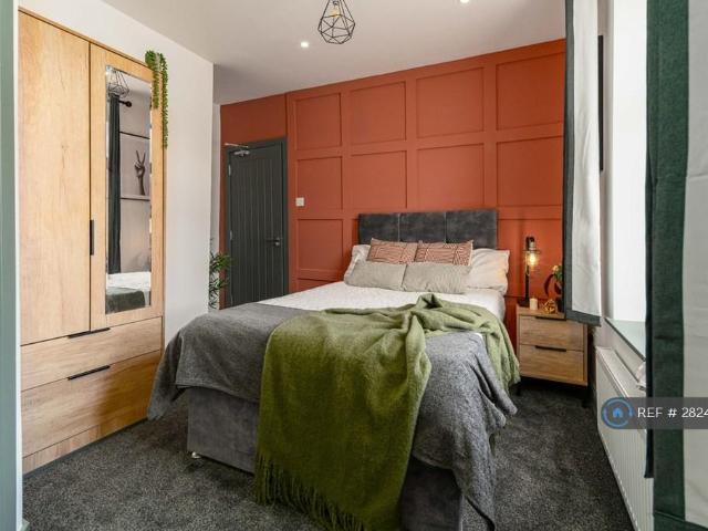 Room for rent in Hollinwood, Pendock
