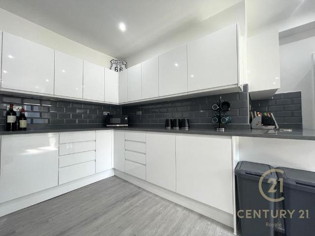Room for rent in Berrylands, Greater London