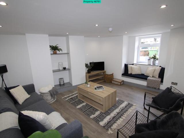 Room for rent in Burley, West Yorkshire