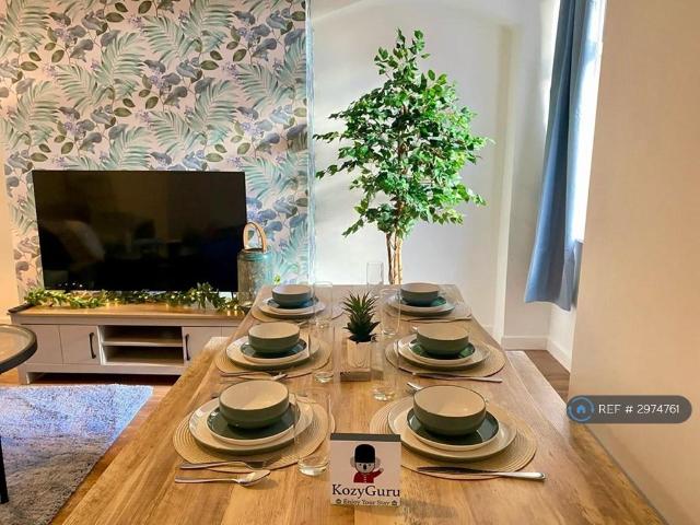 Room for rent in Rhodes, Burnedge