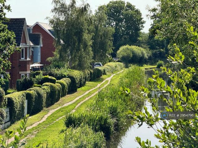 Room for rent in Boley Park, Staffordshire