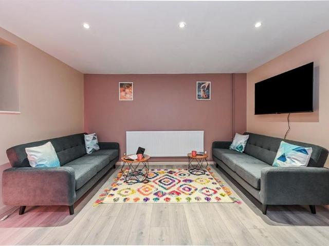 Room for rent in Pontypridd, Wales